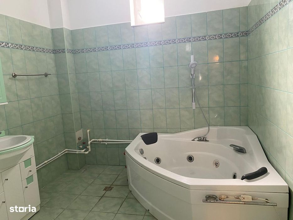 Complex 750 metri de plaja inchiriat ca azil de batrani cu randament