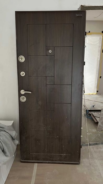 Метална входна врата