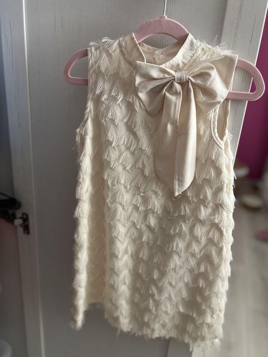 Рокля за момиче на 4-5 години с ресни и панделка