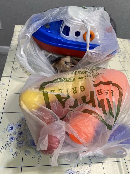 Игрушки продам два пакета