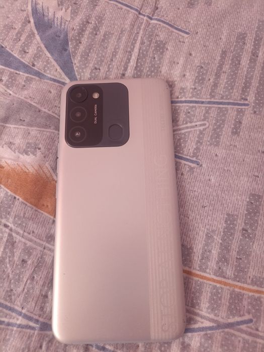 Продам телефон Tecno Spark 8C