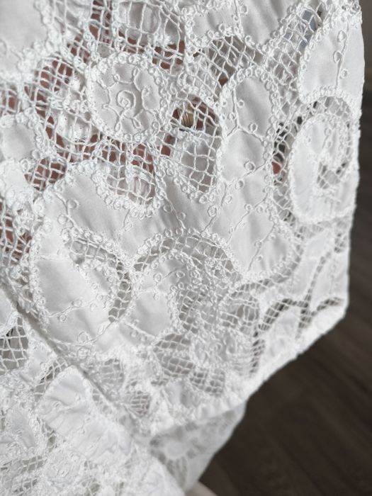 Vând costum alb !!!