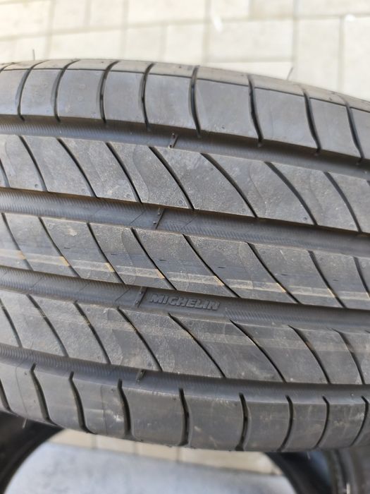 205-60-16 Michelin Primacy 4