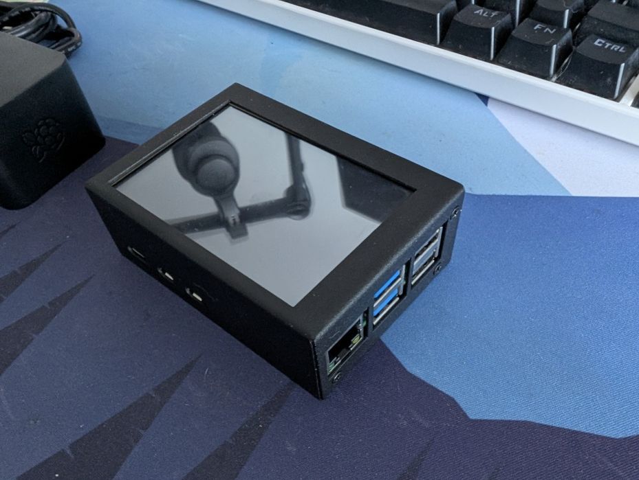 Raspberry Pi 5 16GB + ecran + carcasă metal + răcire activă