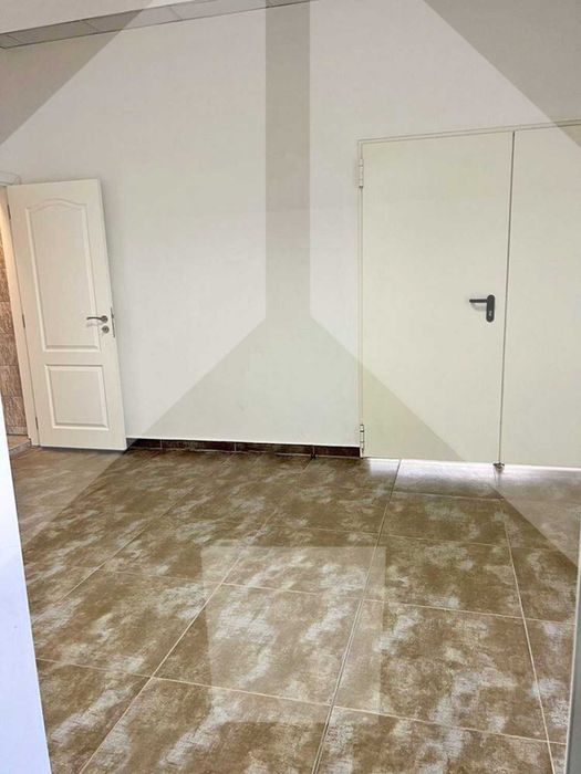 Продава двуетажен търговски обект - магазин в гр. Нови пазар.