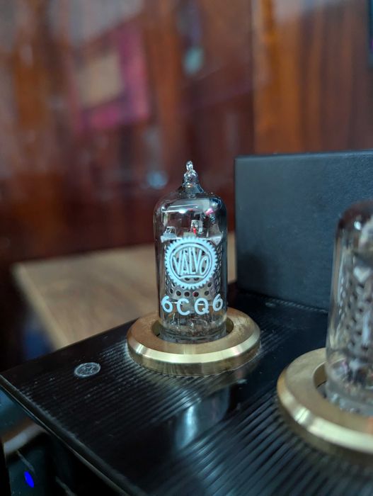 Amplificator pe lampi Little Dot I+ cu tuburi 6CQ6 – sunet cald