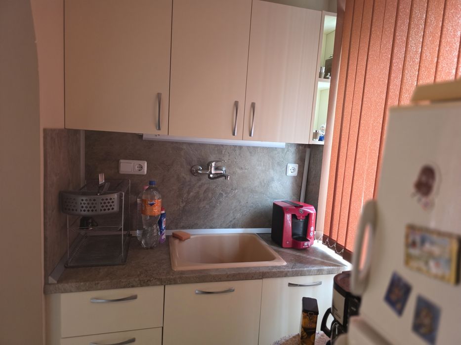 Продава масивна къща с двор в гр.Крън