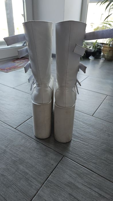 Koji Kuga ghete platforma