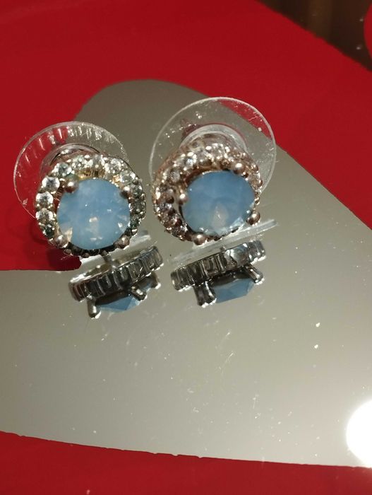 Сребристи обеци, обици с камъни , висящи,обеци на силиконов щифт