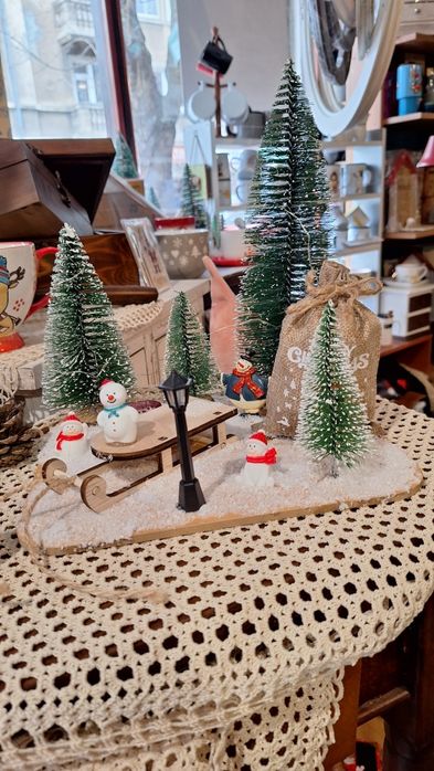 Нови ръчно изработени елхи и декорацийй