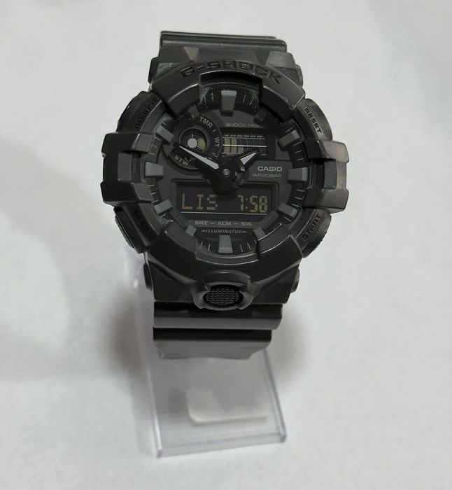 часовник G-Shock ga700uc