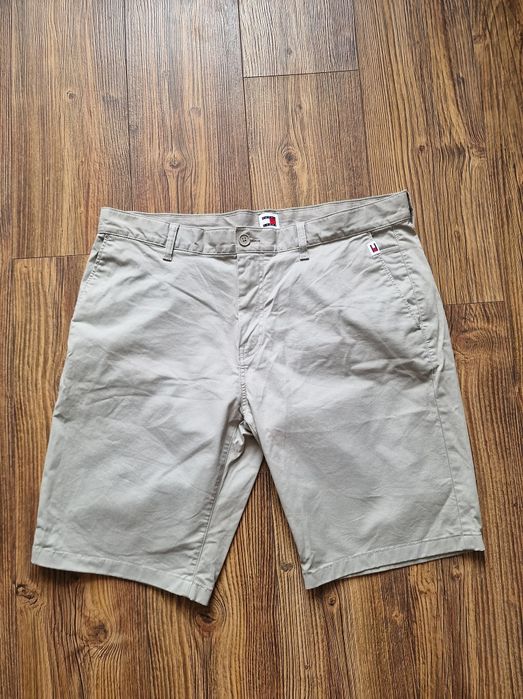 Страхотни мъжки къси панталони TOМMY
HLFIGER размер З6, без забележки