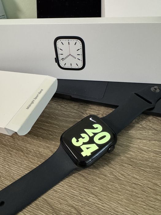 Apple Watch 7 45mm Midnight Sport band GPS