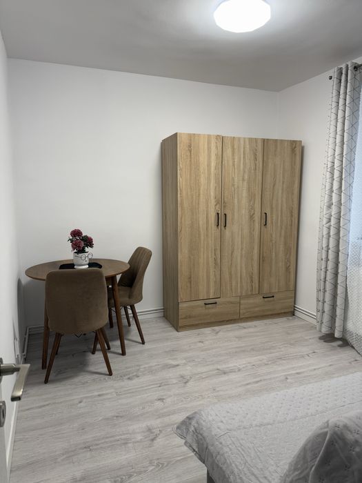 Închiriez apartament