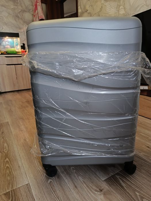 Продам чемодан новый