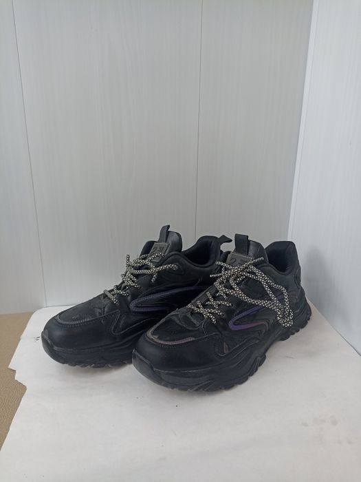 Кроссовки черные