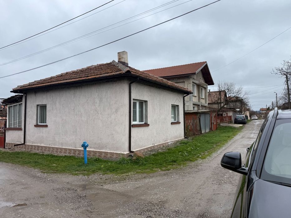 Продавам дял от имот (2/5 идеални части) в с.Ярджиловци община Перник