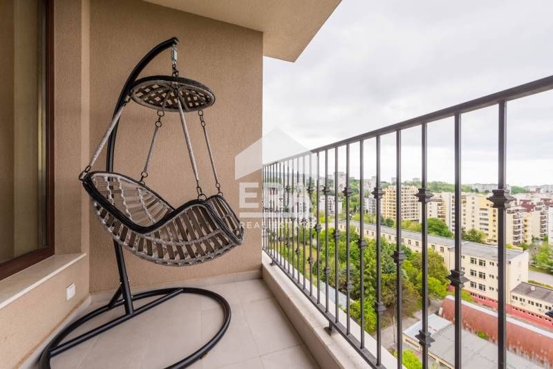 Тристаен, луксозно обзаведен апартамент за продажба, в нов жилищен ком