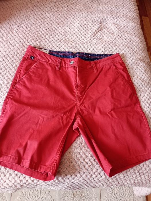 Vând pantaloni scurți Lee Cooper