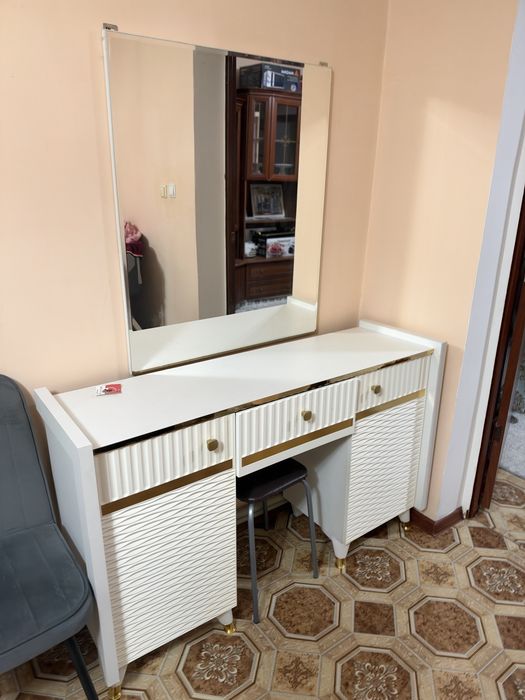 Продаю спальный гарнитур