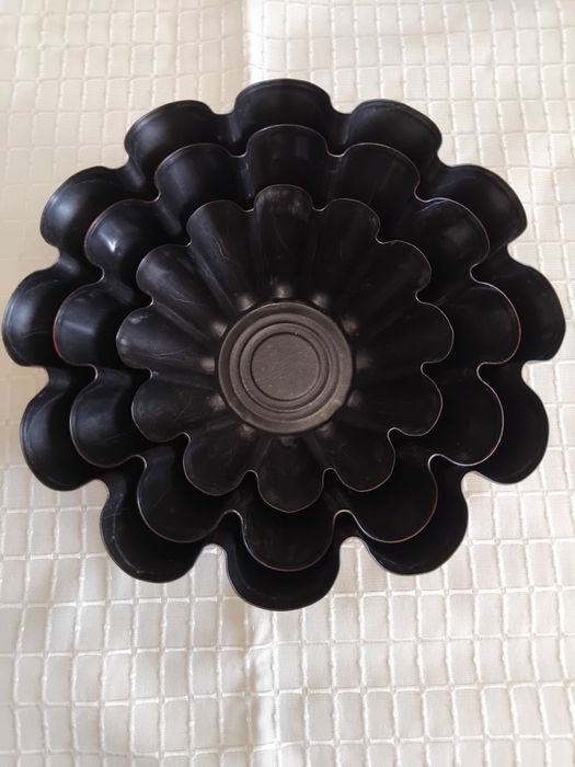 Формы для выпечки металлические.