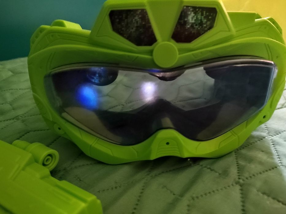 Битка с извънземни очила с пистолет