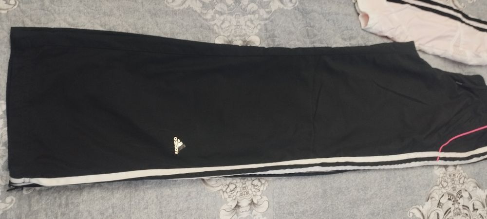 Спорт к остюм Адидас.размер 44. Женский