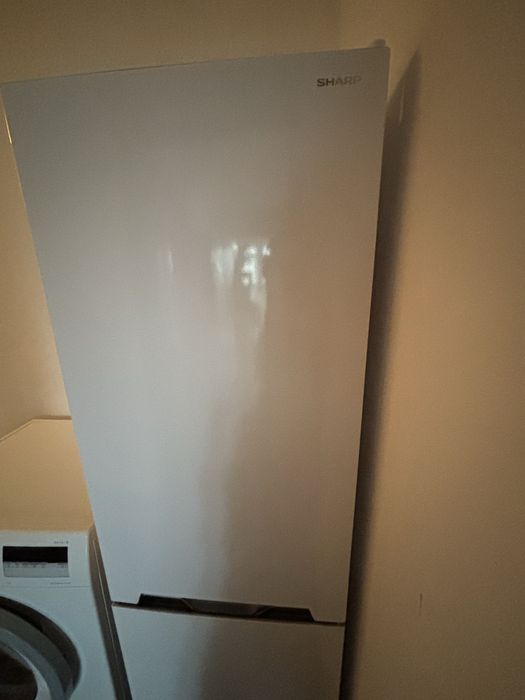 Pachet electrocasnice: Mașină de spălat Bosch + Frigider Sharp