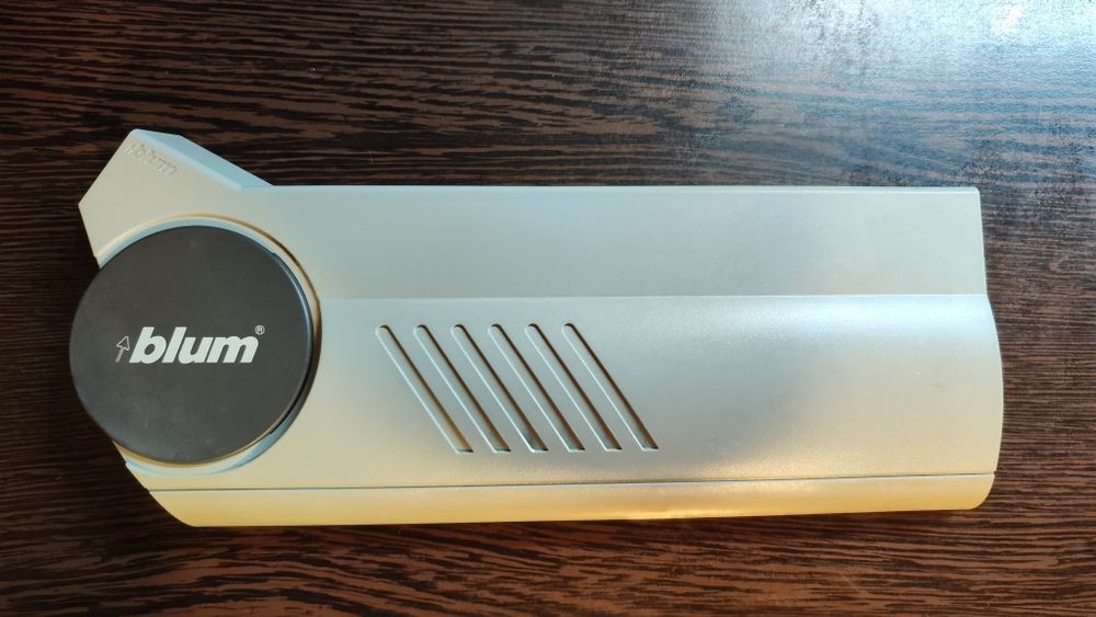 Blum®, крышка левая от подъемого механизма