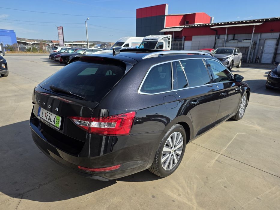 SKODA Superb 2023 — imagine 3