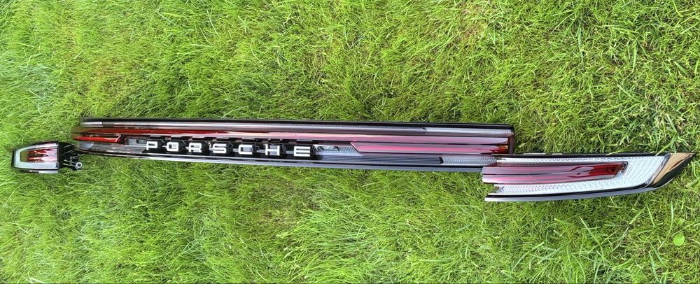 Set lampi spate Porsche Cayenne 9YA 9Y0 Lampa spate centrala Porsche semnal dinamic