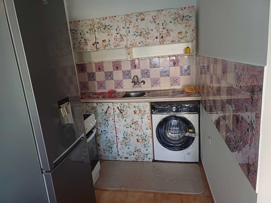 Давам под наем тристаен апартамент  в района на Спортна зала в гр.Варна за 600евро/1173.50лв.