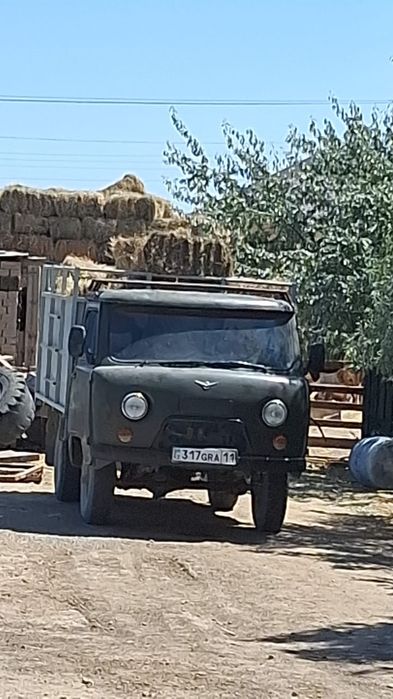 Уаз бортовой на ходу