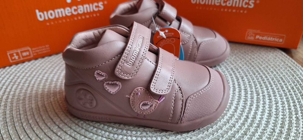 Чисто нови обувки/сникърси на Biomecanics - н. 22