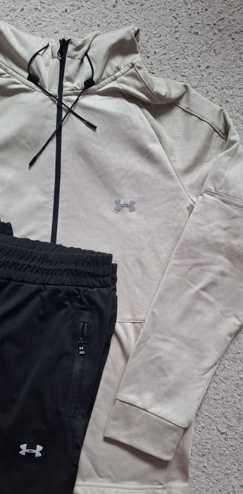 Спортен екип Under Armour – мъжки комплект  анцунг суитчър 

Продавам