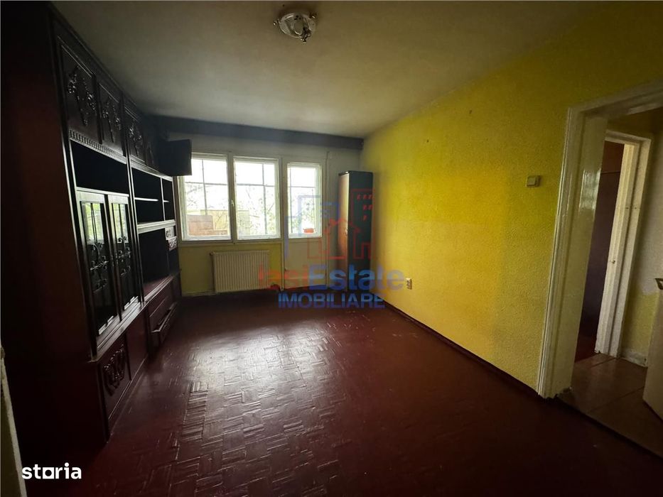 Apartament 3 camere zona Podu Ros Racovita