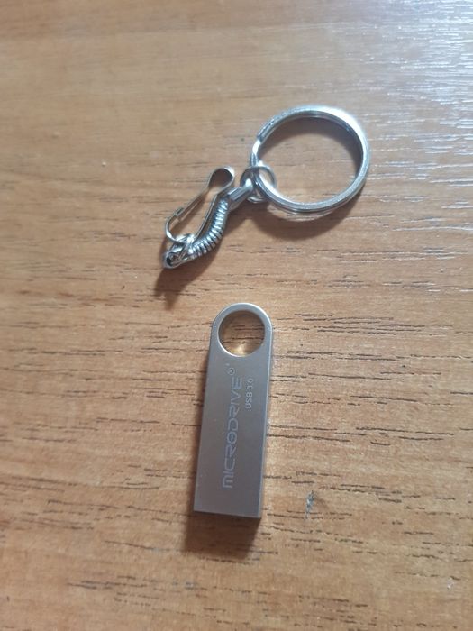 Продам флешку 64гб