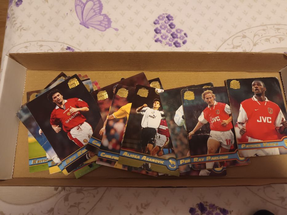 cartonase-fotbal-premier-league-gold-98-setul-con-ine-96-de-cartonas