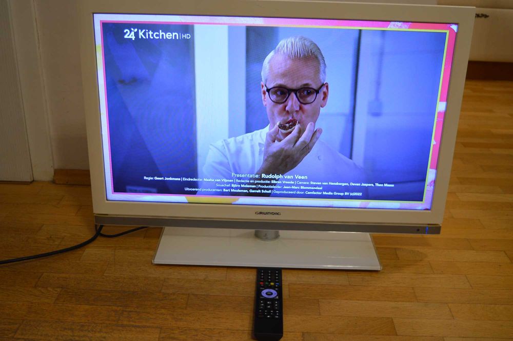 Smart LCD EDGE LED телевизор Grundig 32 VLE 8130 WL