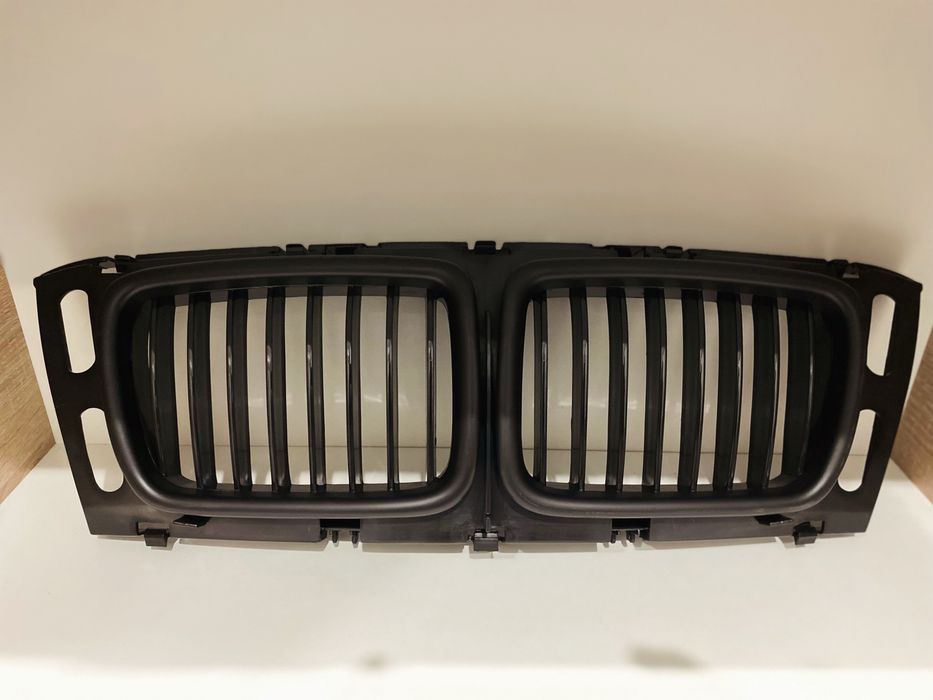 Решетка радиатора черная BMW Е34
