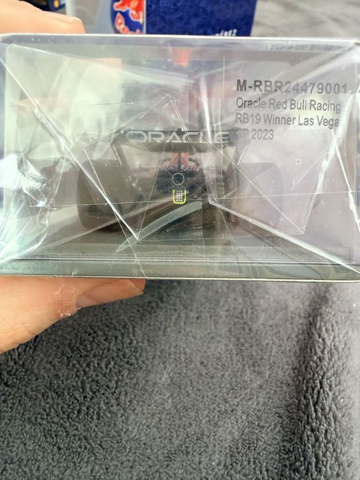 Red bull rb19 Las Vegas gp World champion Max Verstappen 1:43 Spark F1