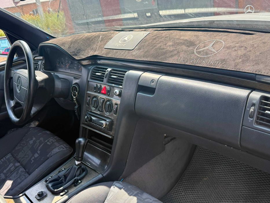 Продам мерс 210 2.3