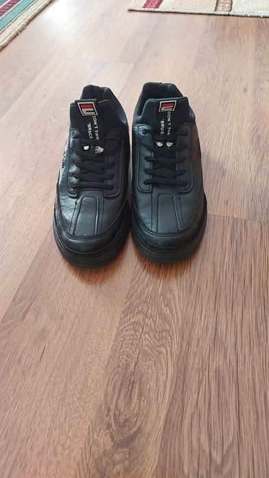 Продам кроссовки.