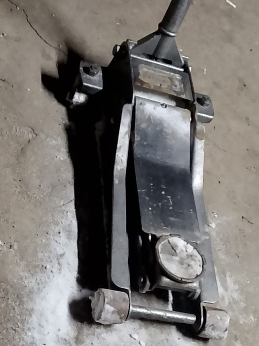 Продам домкрат и чехлы