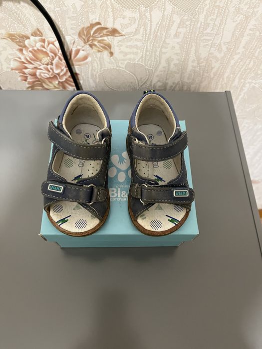 Продам фирменные сандали 18 размер