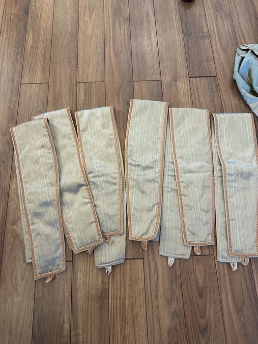 Draperii cu flori verzui