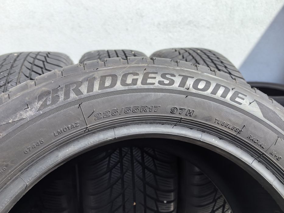 225/55/17 Бриджстоун ДОТ 2018 г - Рън Флат / като нови