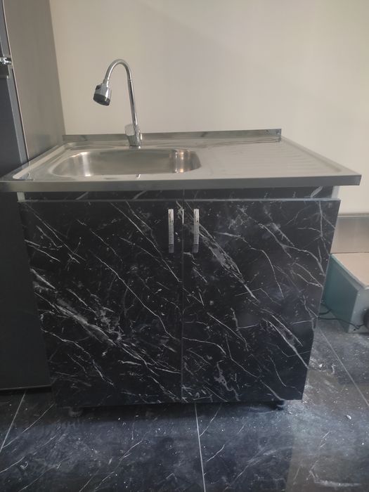 Мойка, Раковина со смесителем и шкаф для кухни в отличном состоянии!!!