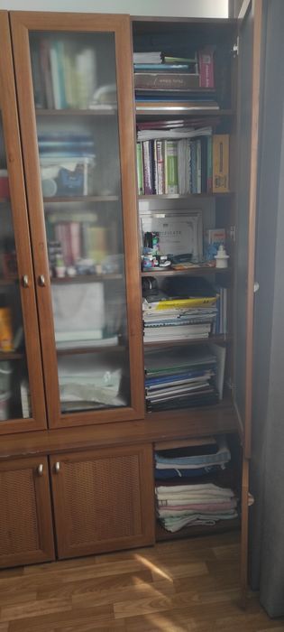 Продам шкаф книжный