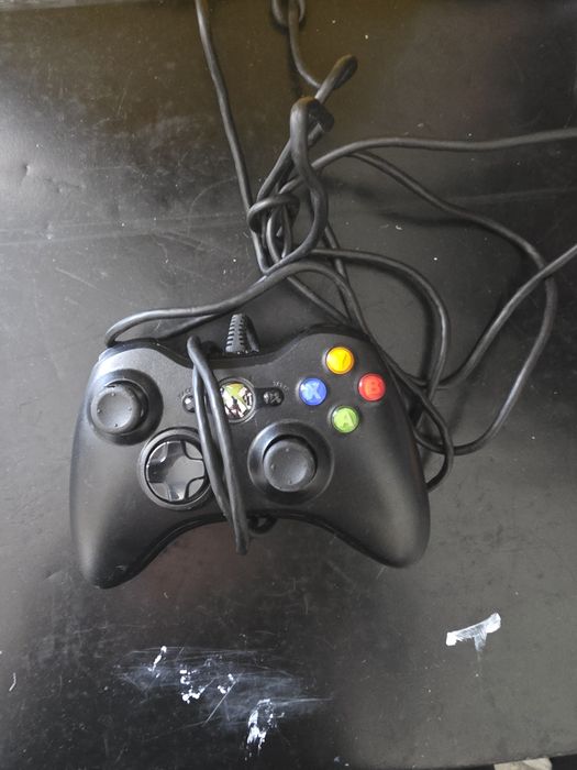 Maneta Xbox 360 cu wire black edition curățat dar netestat